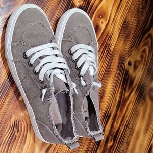 Casual Brown Canvas Sneakers